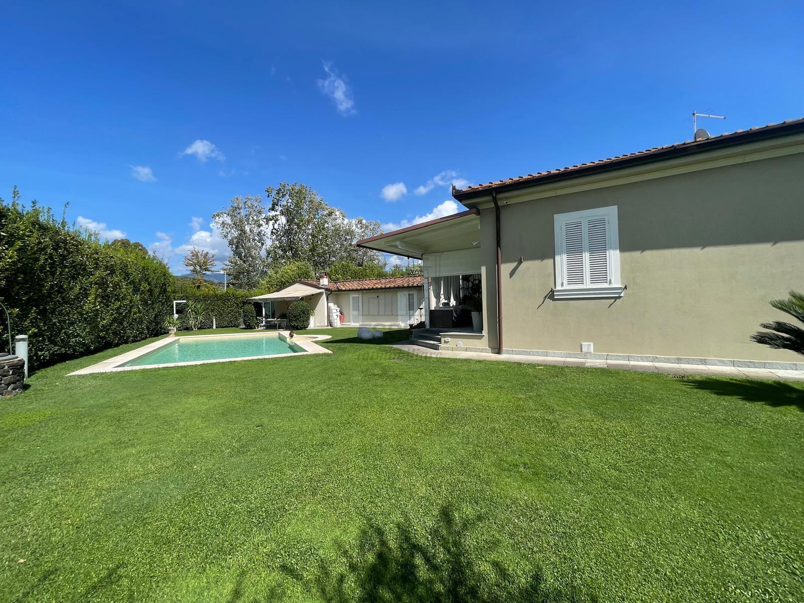 Villa ristrutturata in via di villa barsanti, Lucca