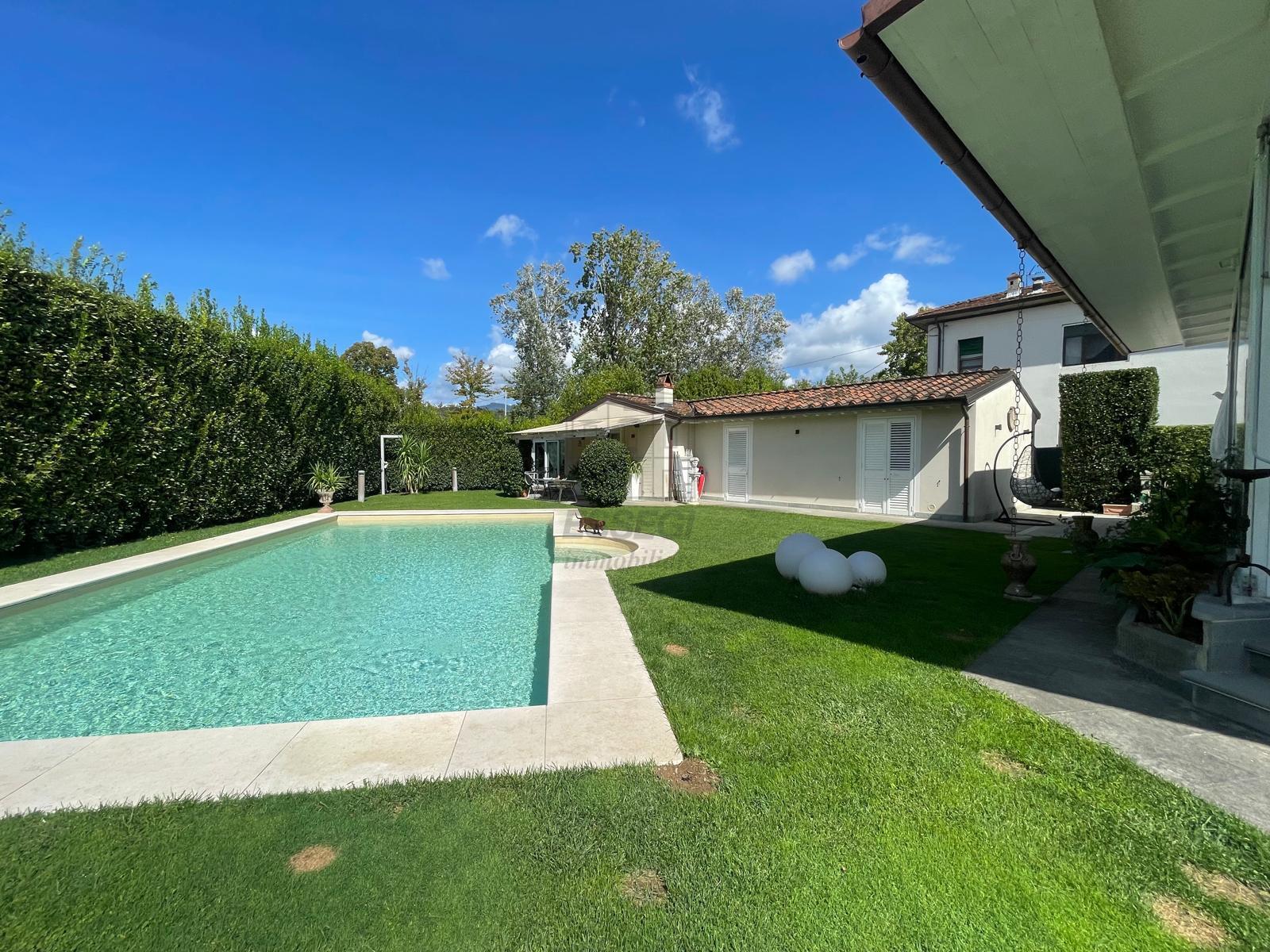 Villa ristrutturata in via di villa barsanti, Lucca