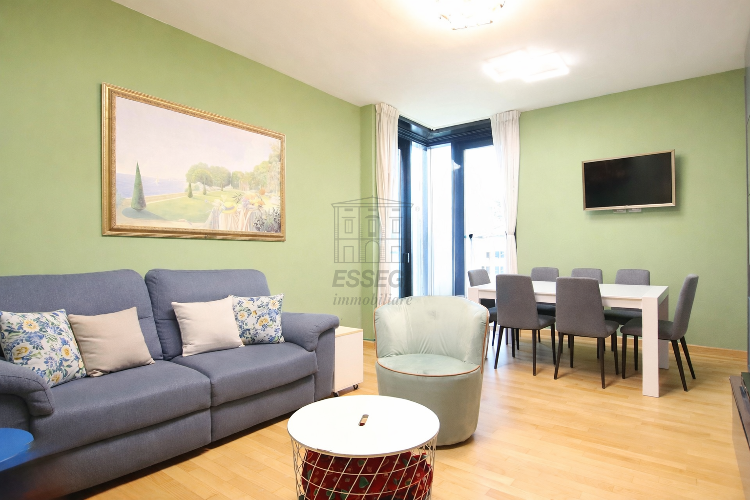 Appartamento con terrazzo in piazza della croce 49, Lucca