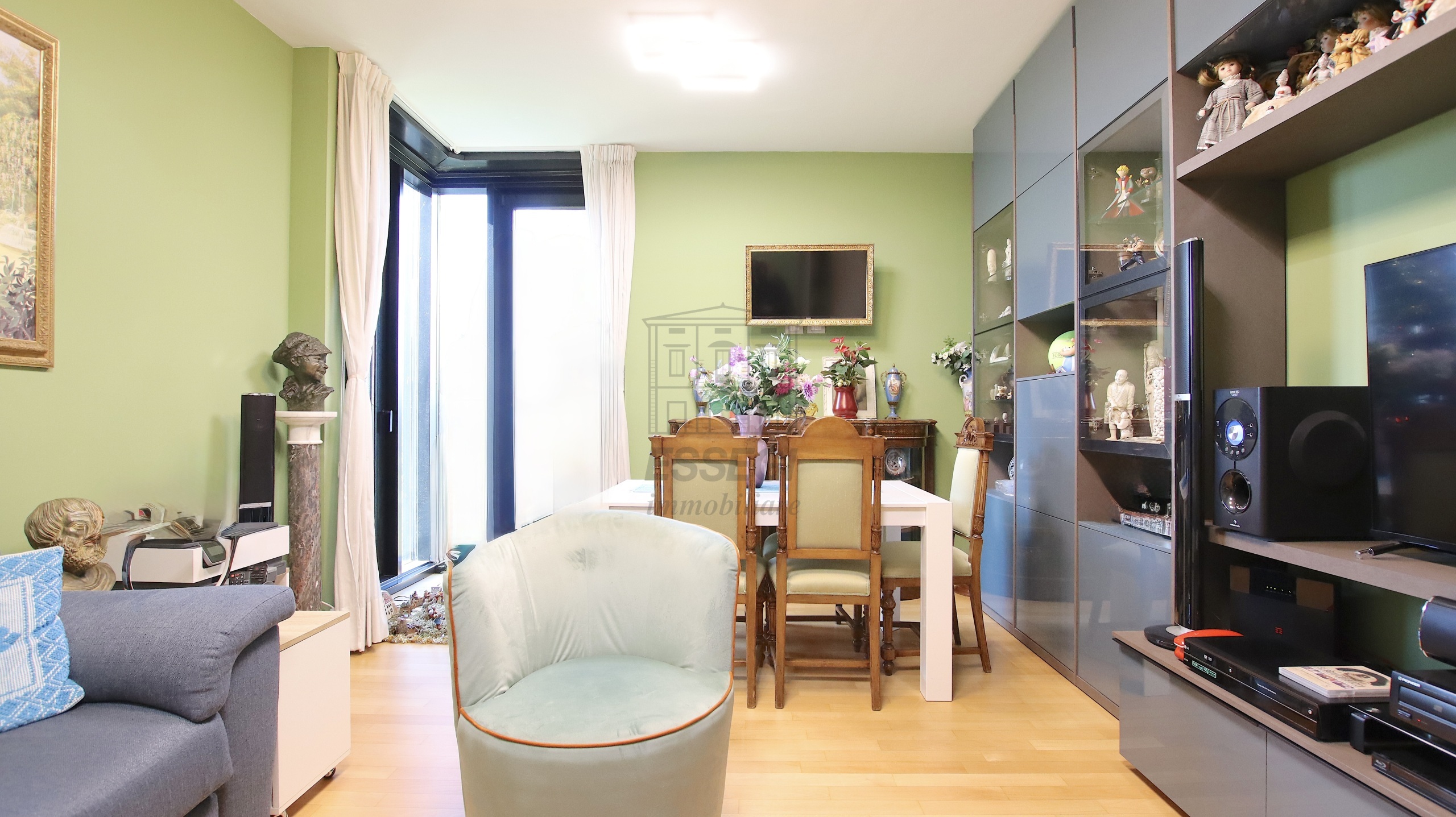 Appartamento con terrazzo in piazza della croce 49, Lucca