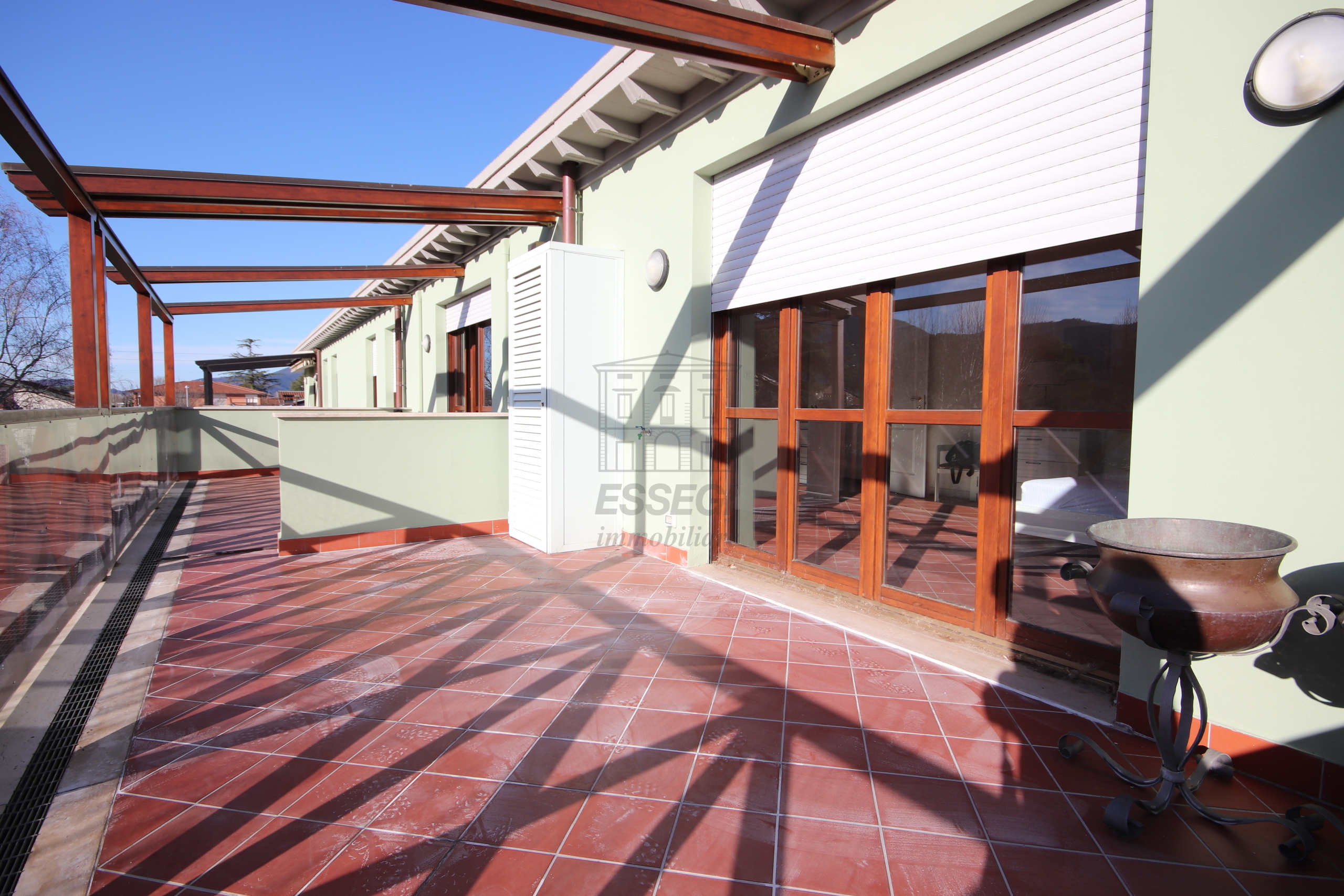 Appartamento con terrazzo in via san donato 100, Lucca