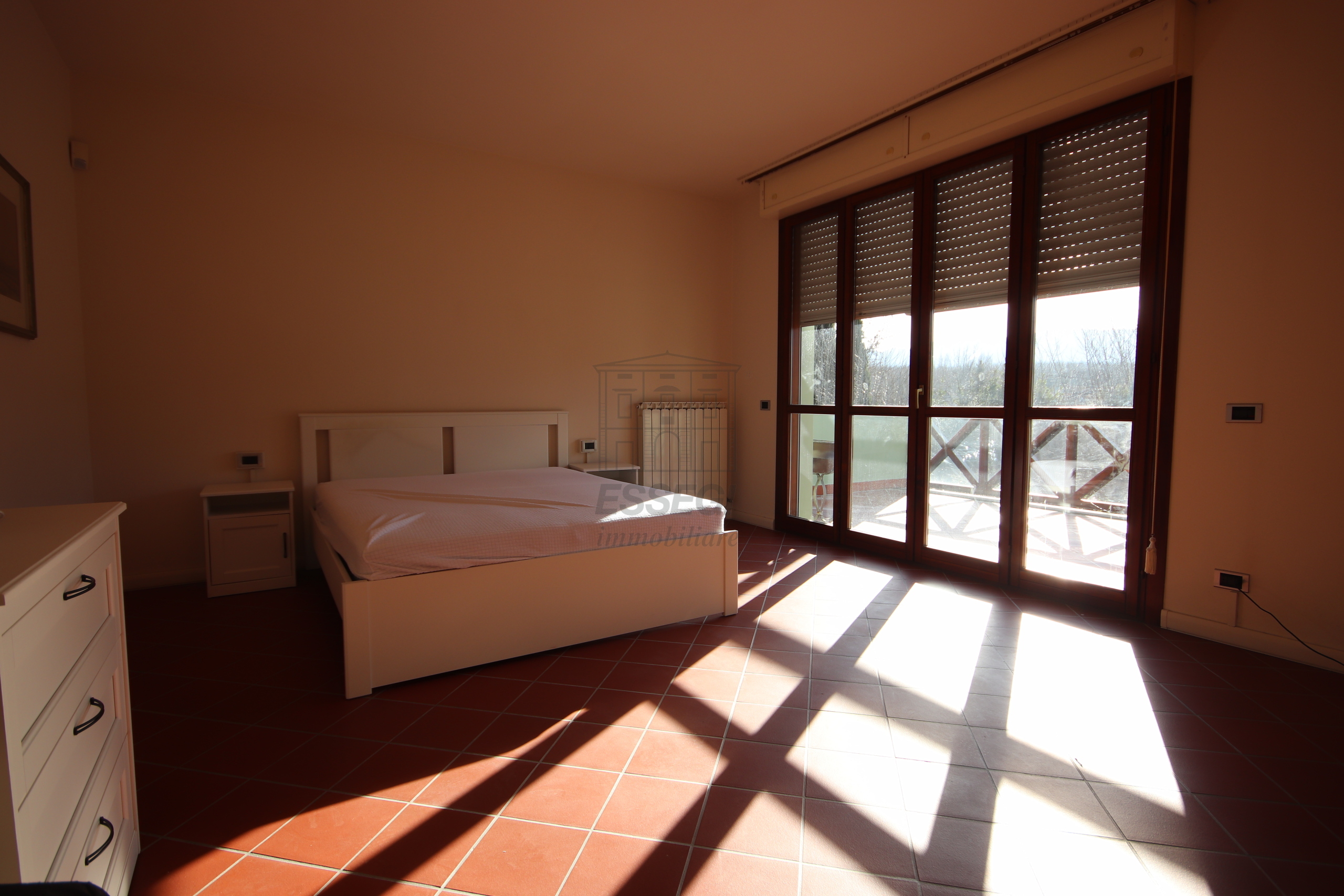 Appartamento con terrazzo in via san donato 100, Lucca