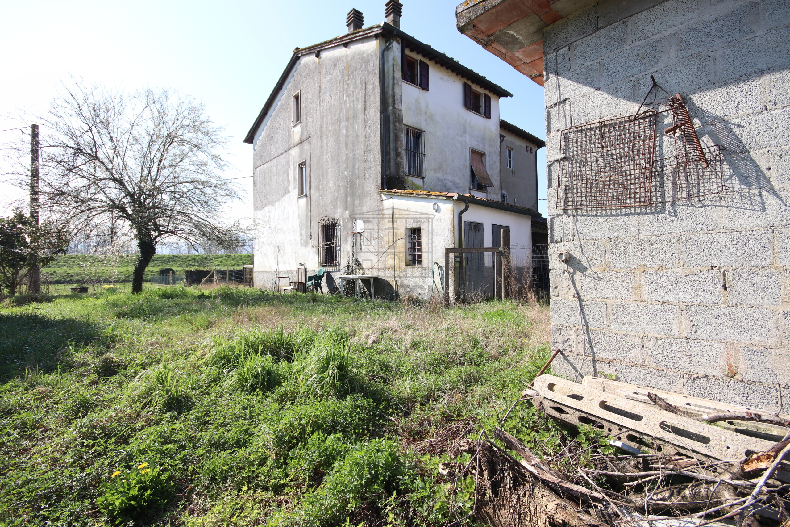 Casa indipendente con giardino in via di sant'alessio 3770, Lucca