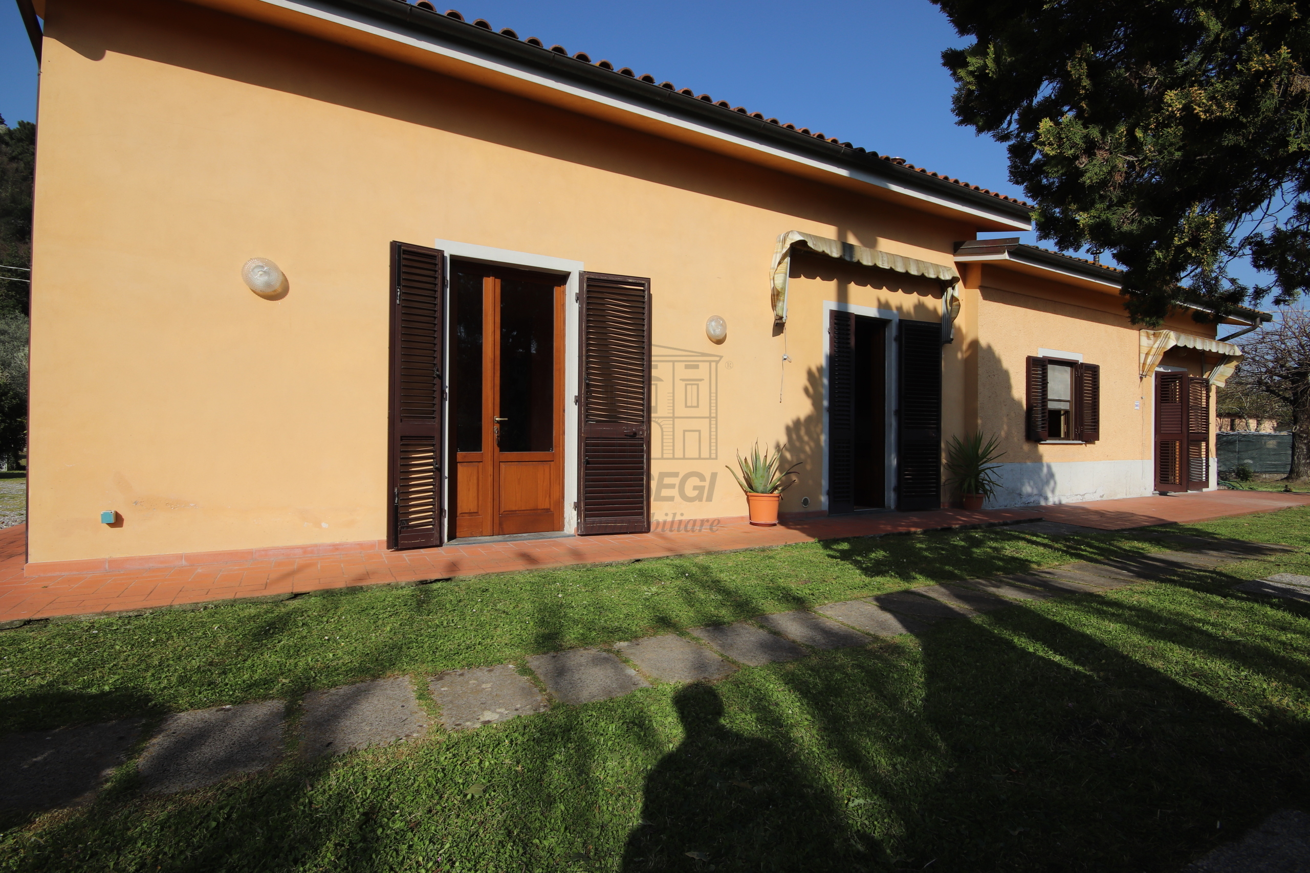 Casa indipendente con giardino in via di tiglio 611, Capannori