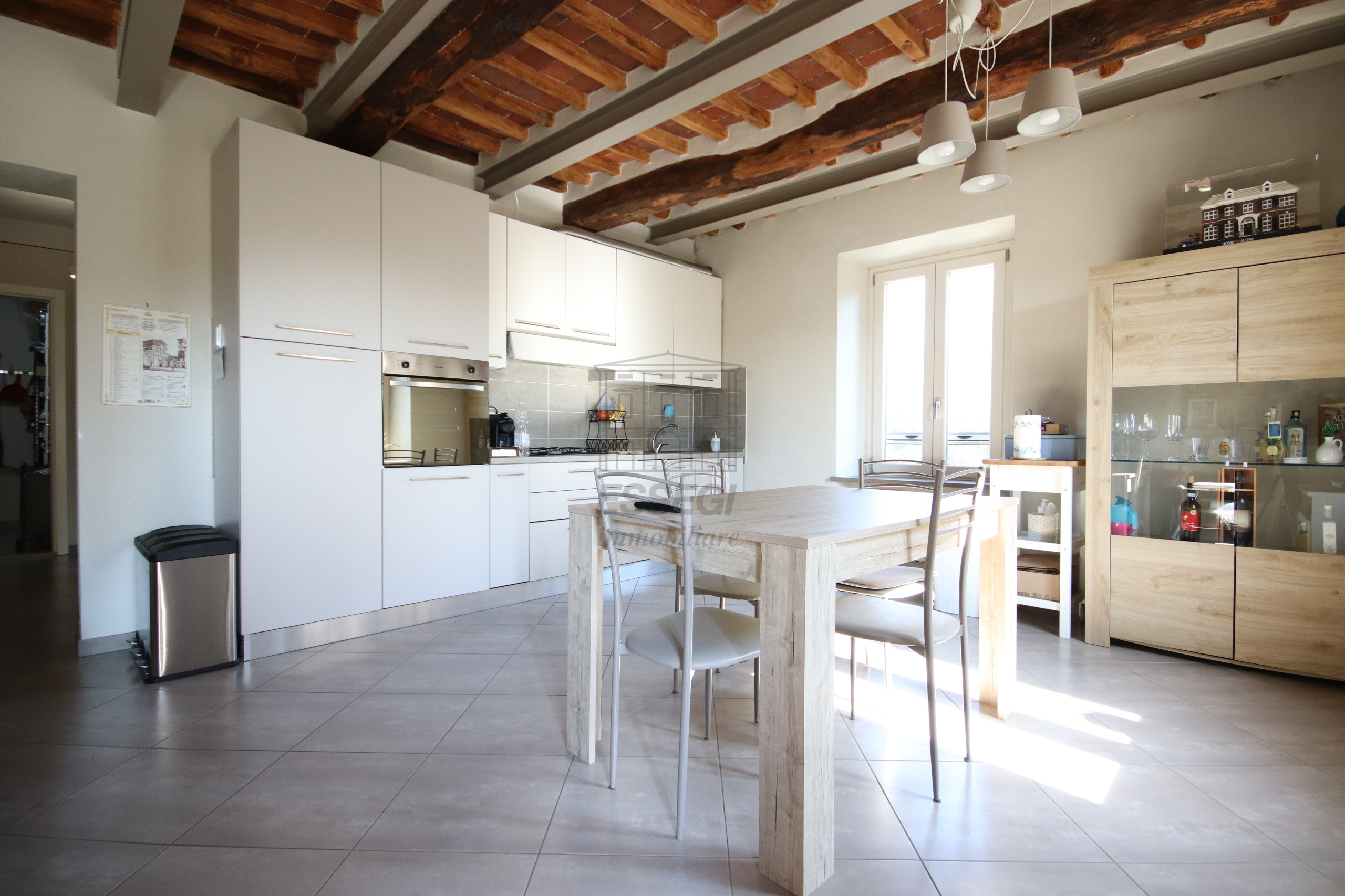 Bilocale con terrazzo in via sant'alessio, Lucca