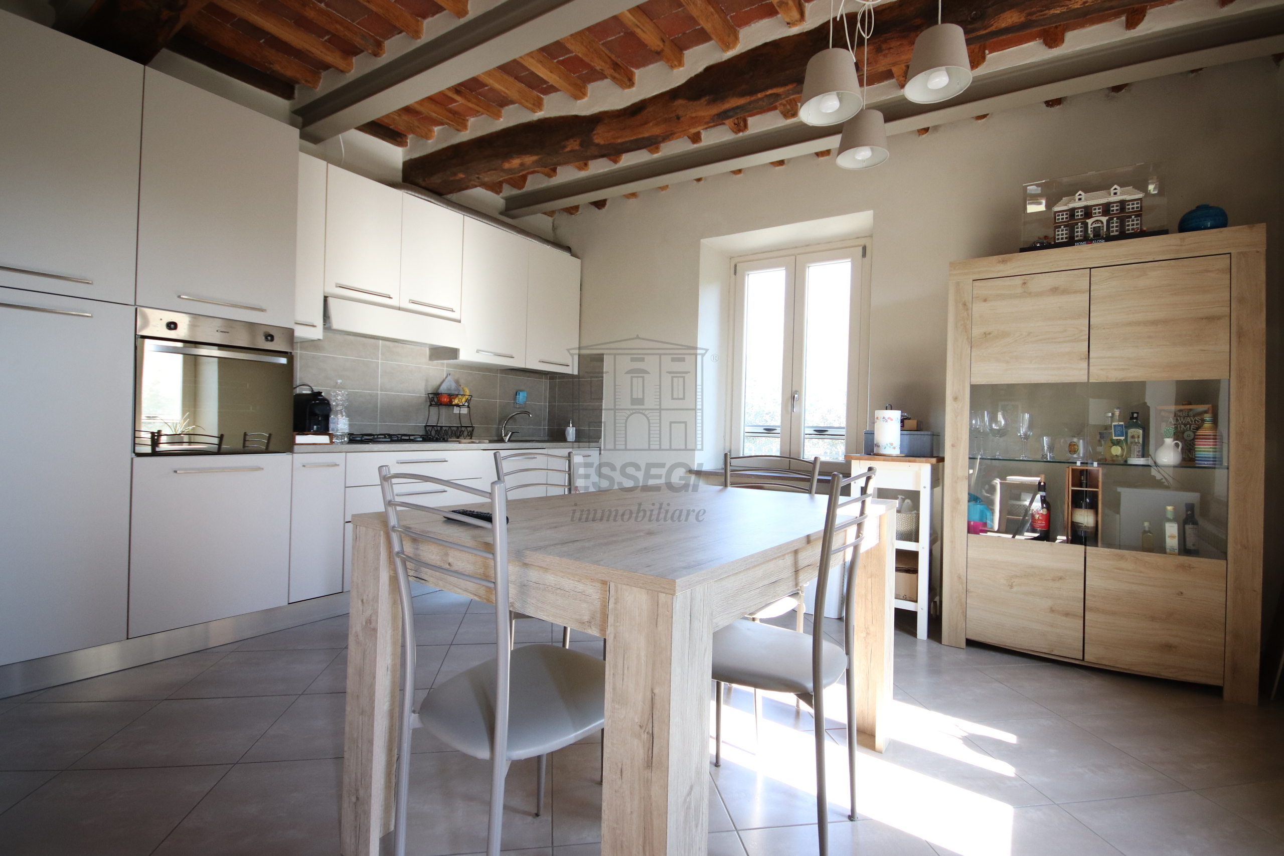 Bilocale con terrazzo in via sant'alessio, Lucca