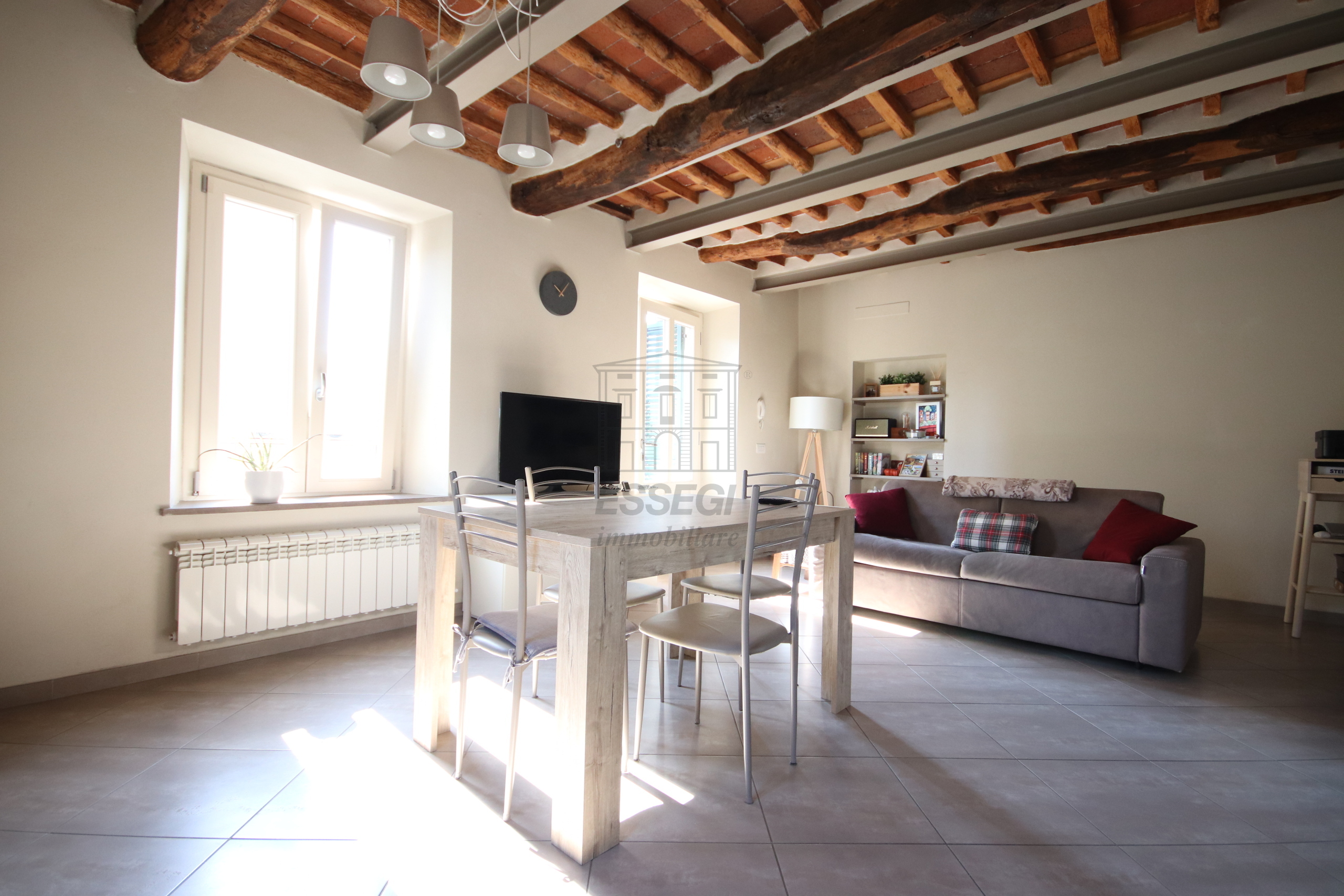 Bilocale con terrazzo in via sant'alessio, Lucca