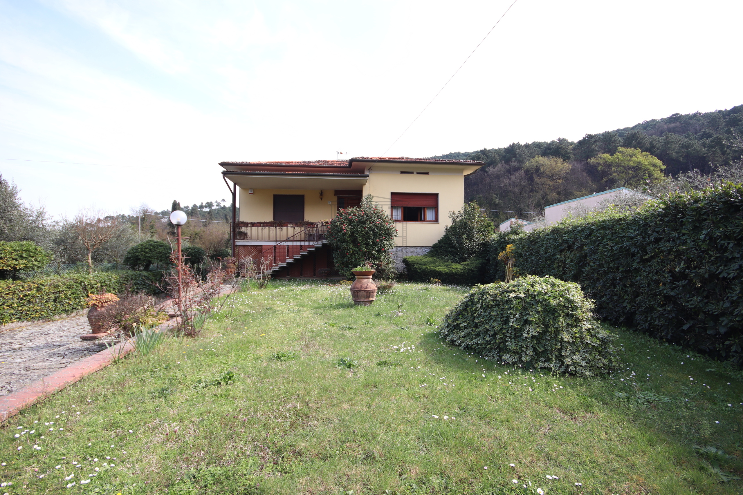 Villa con giardino in via capo di vico 3a, Lucca