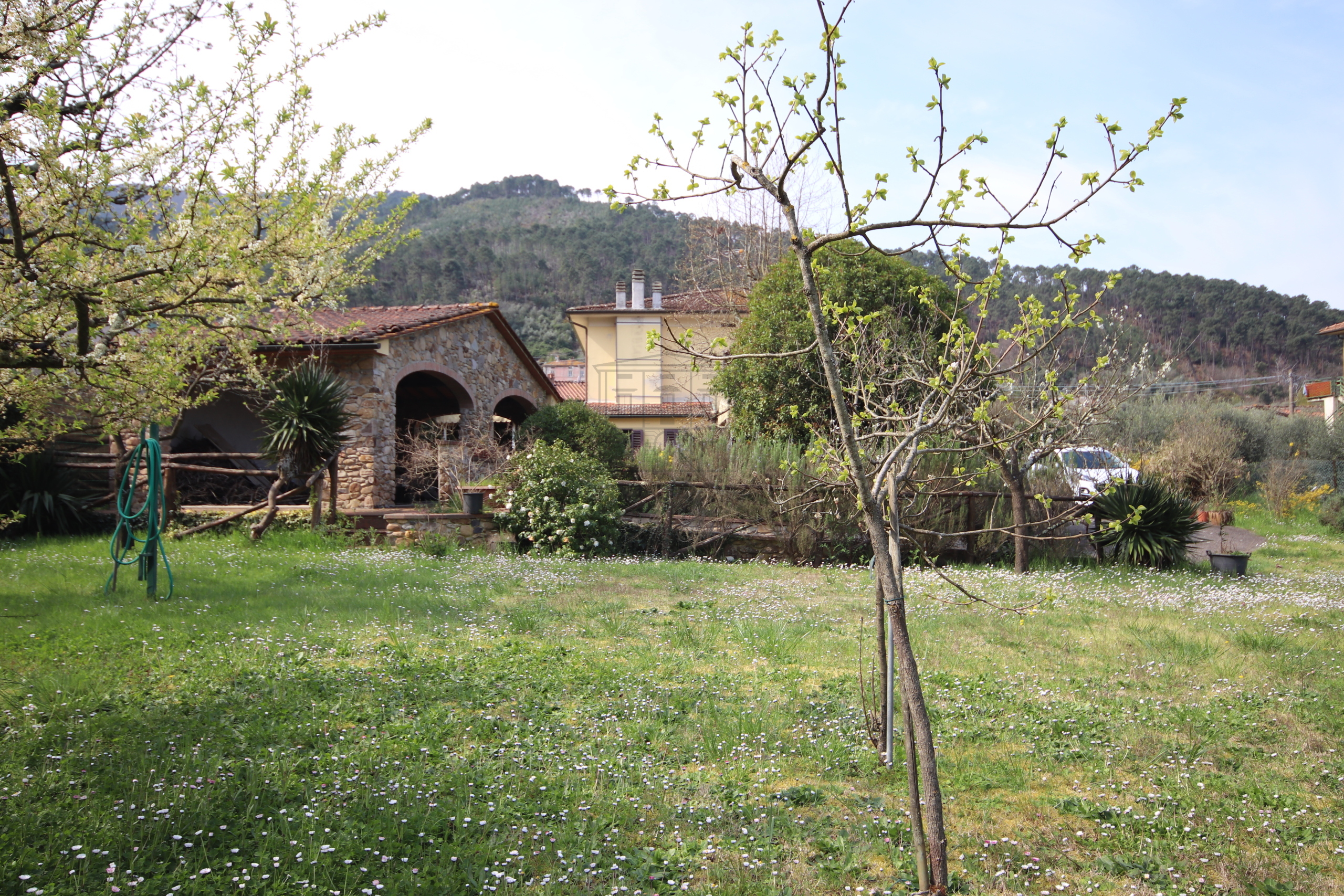 Villa con giardino in via capo di vico 3a, Lucca