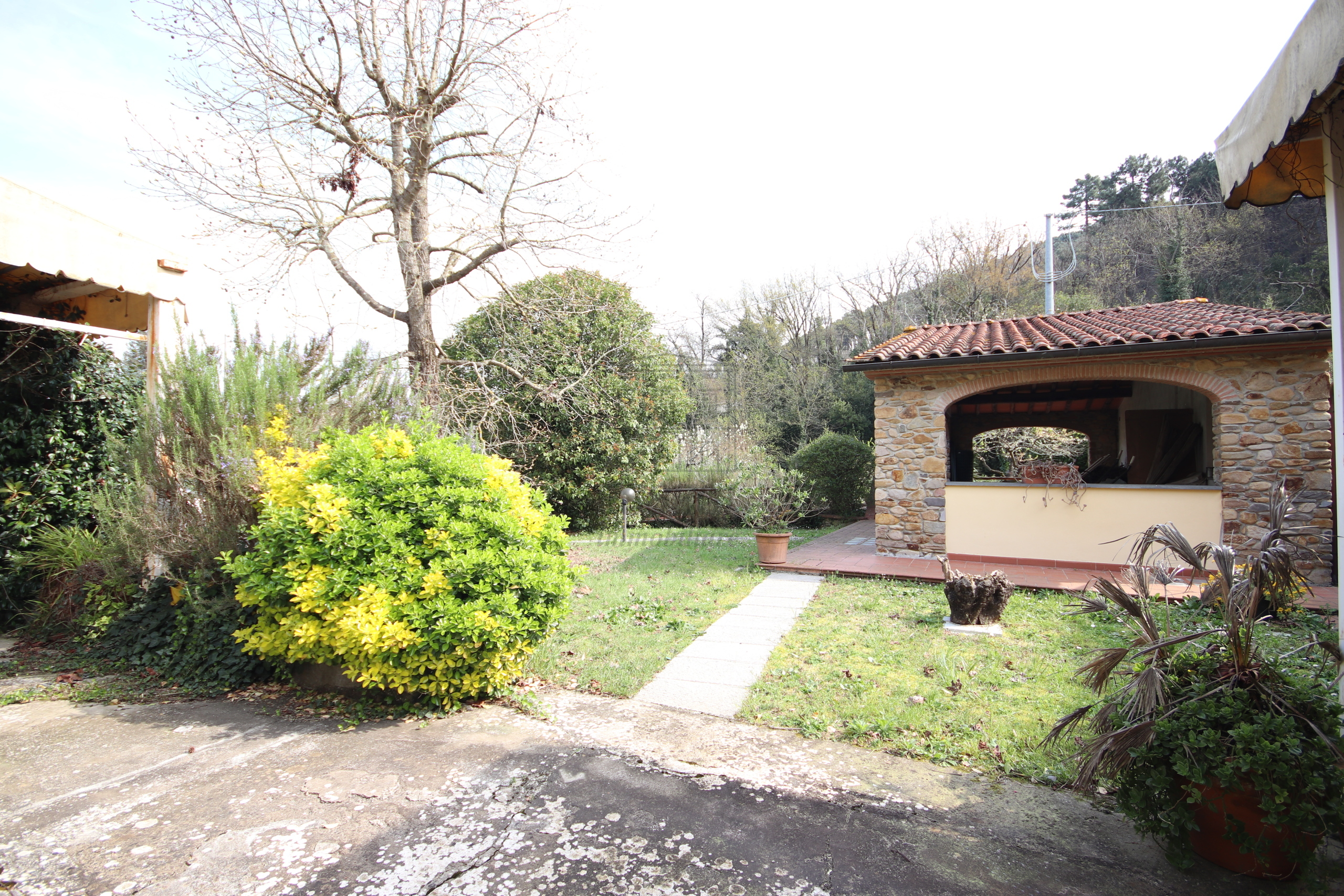 Villa con giardino in via capo di vico 3a, Lucca