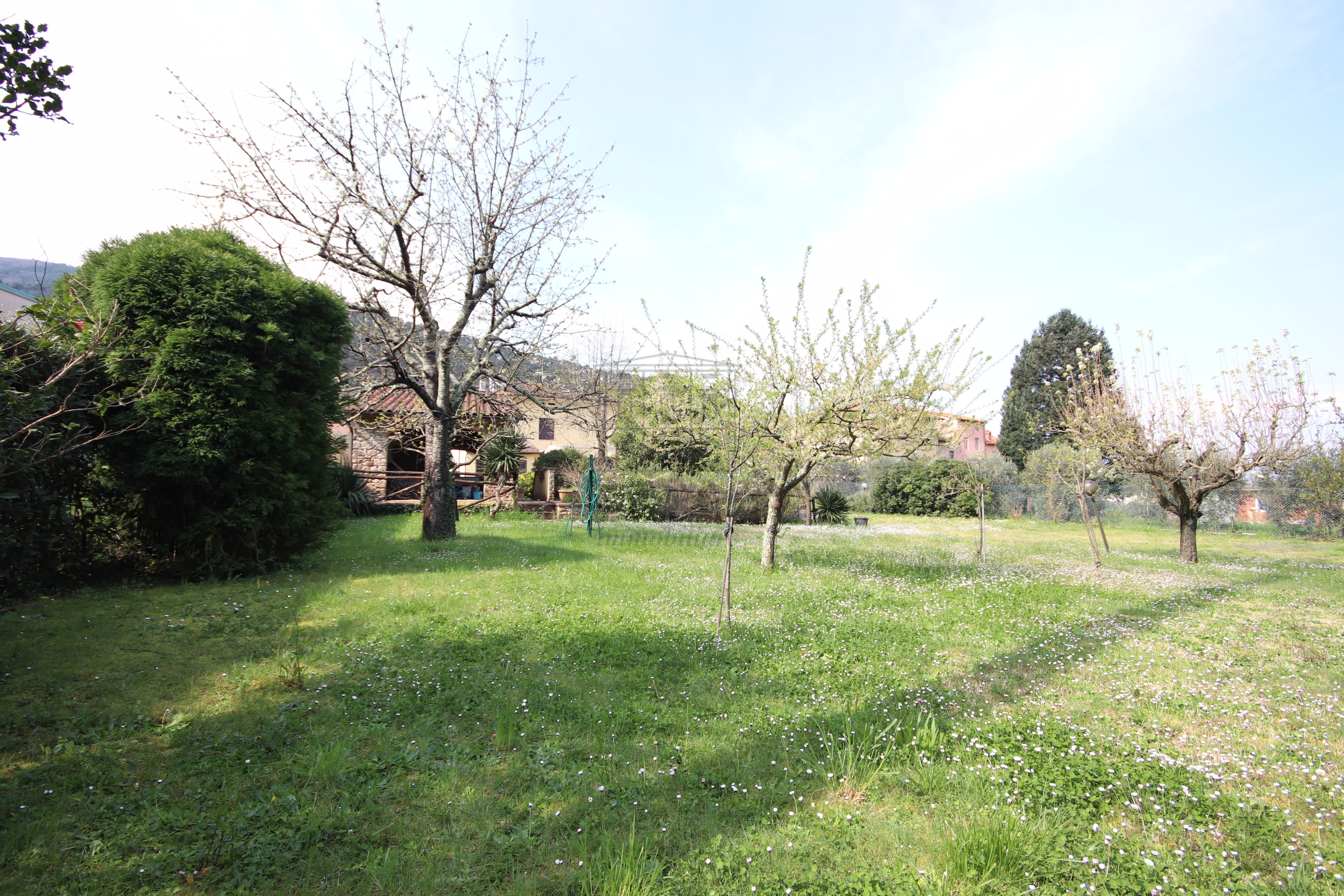Villa con giardino in via capo di vico 3a, Lucca