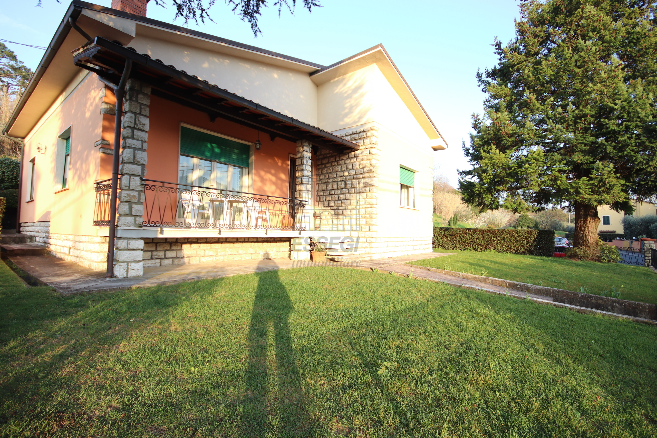 Villa con giardino in via di tiglio 529a, Capannori
