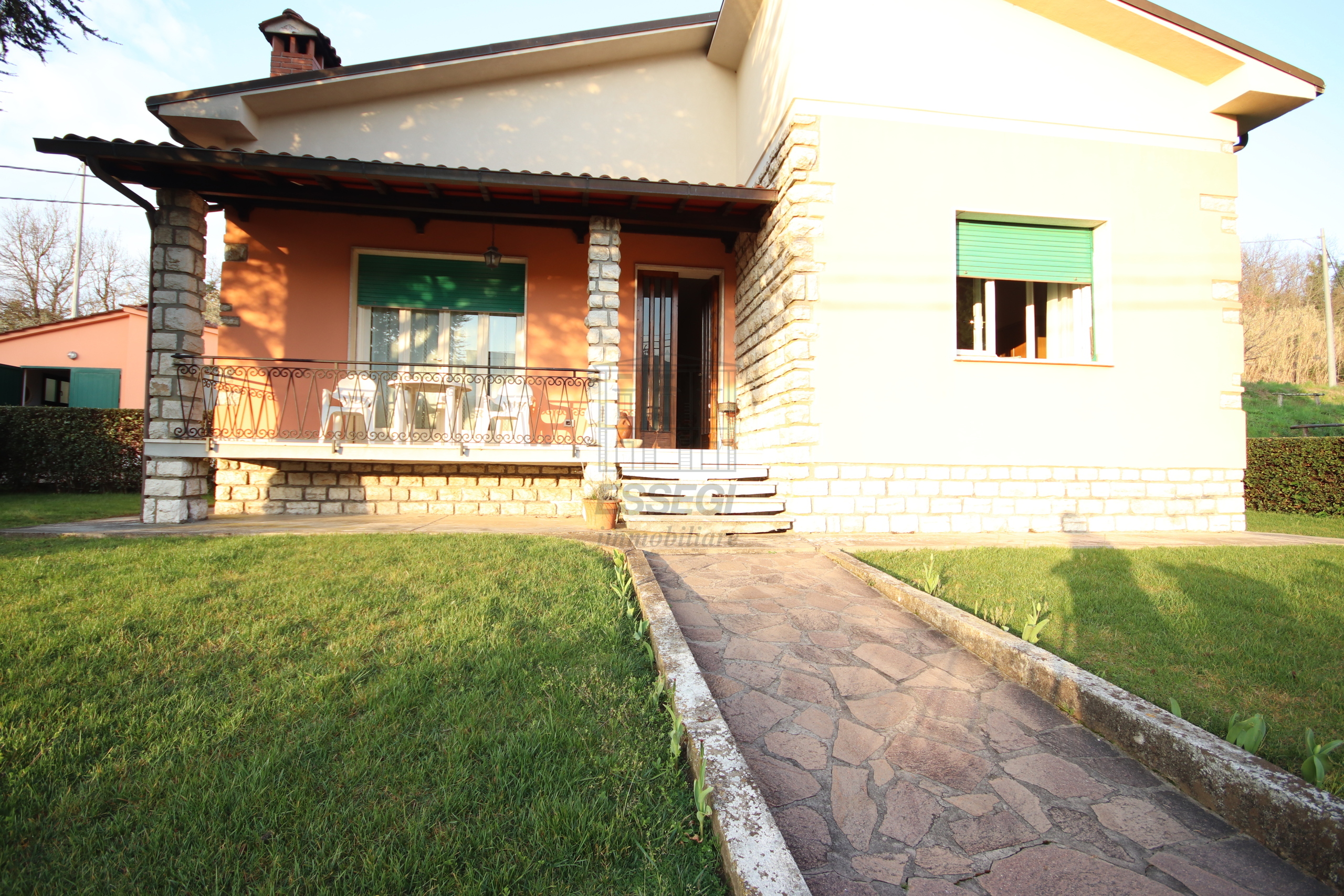 Villa con giardino in via di tiglio 529a, Capannori