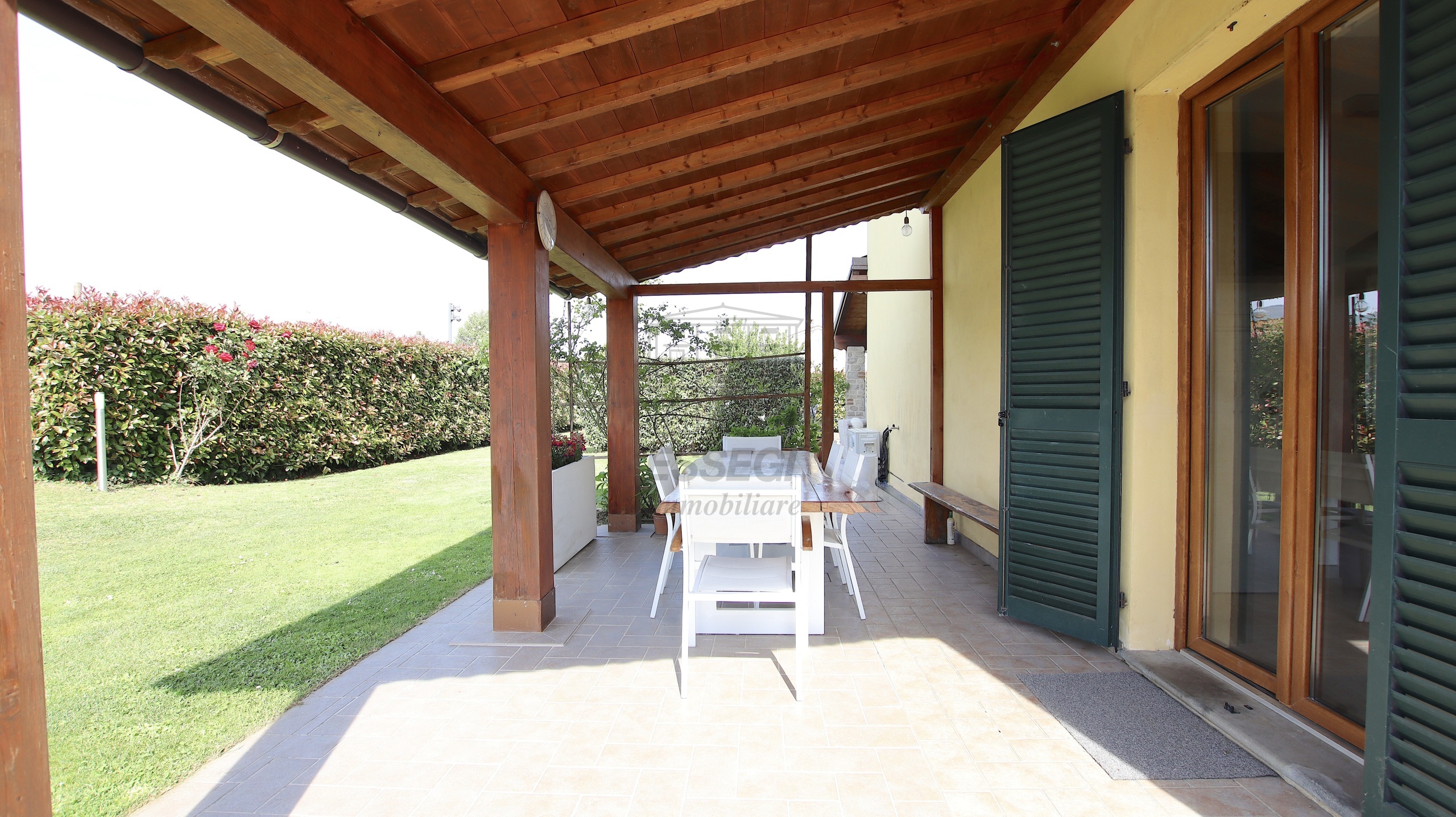 Villa con giardino in via lombarda lammari 293, Capannori