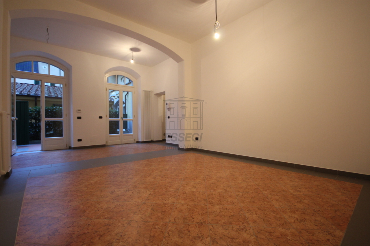 Appartamento ristrutturato in via arcivescovato, Lucca
