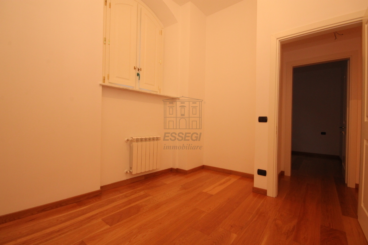 Appartamento ristrutturato in via arcivescovato, Lucca