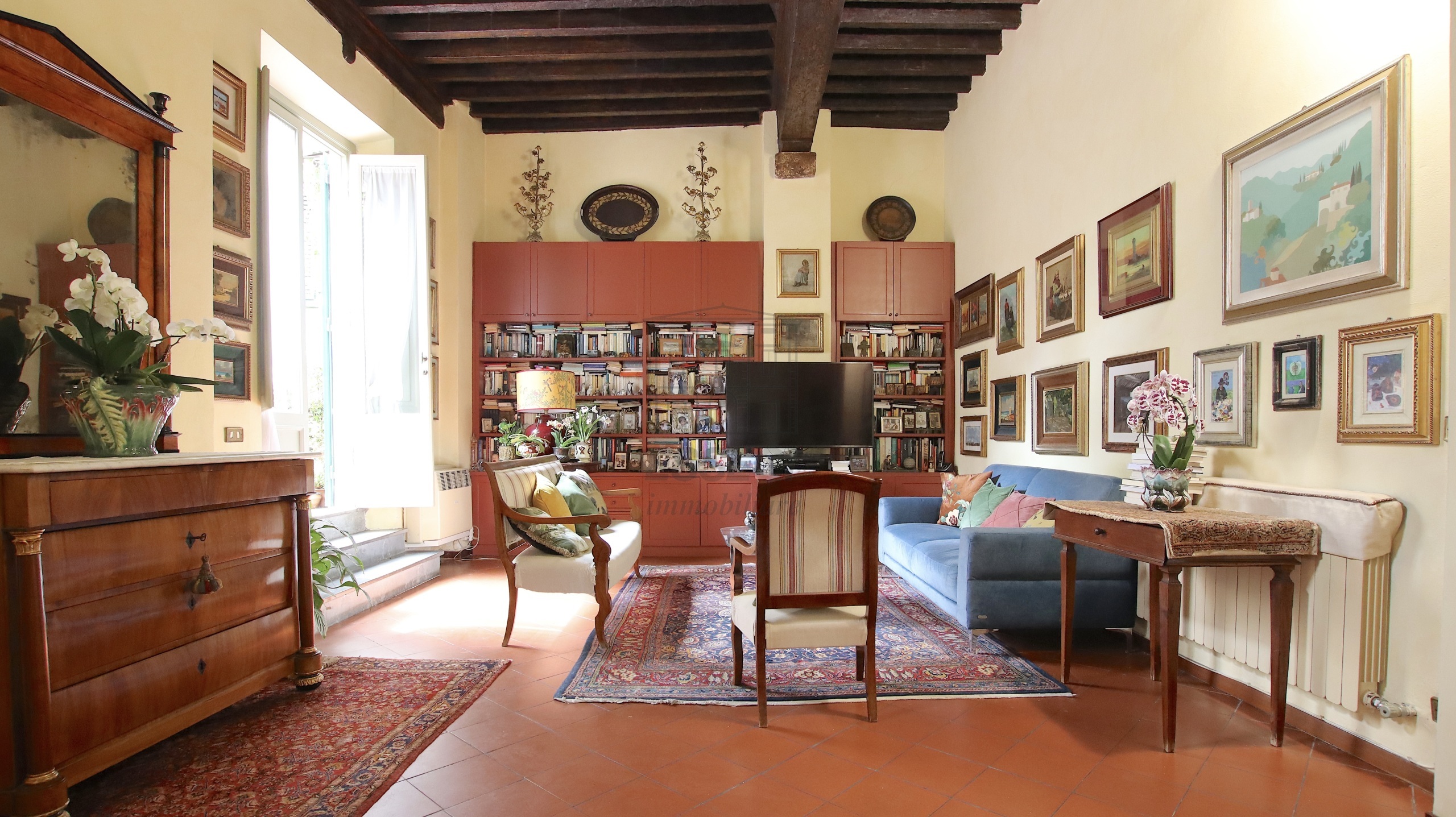 Appartamento con terrazzo in via buia, Lucca