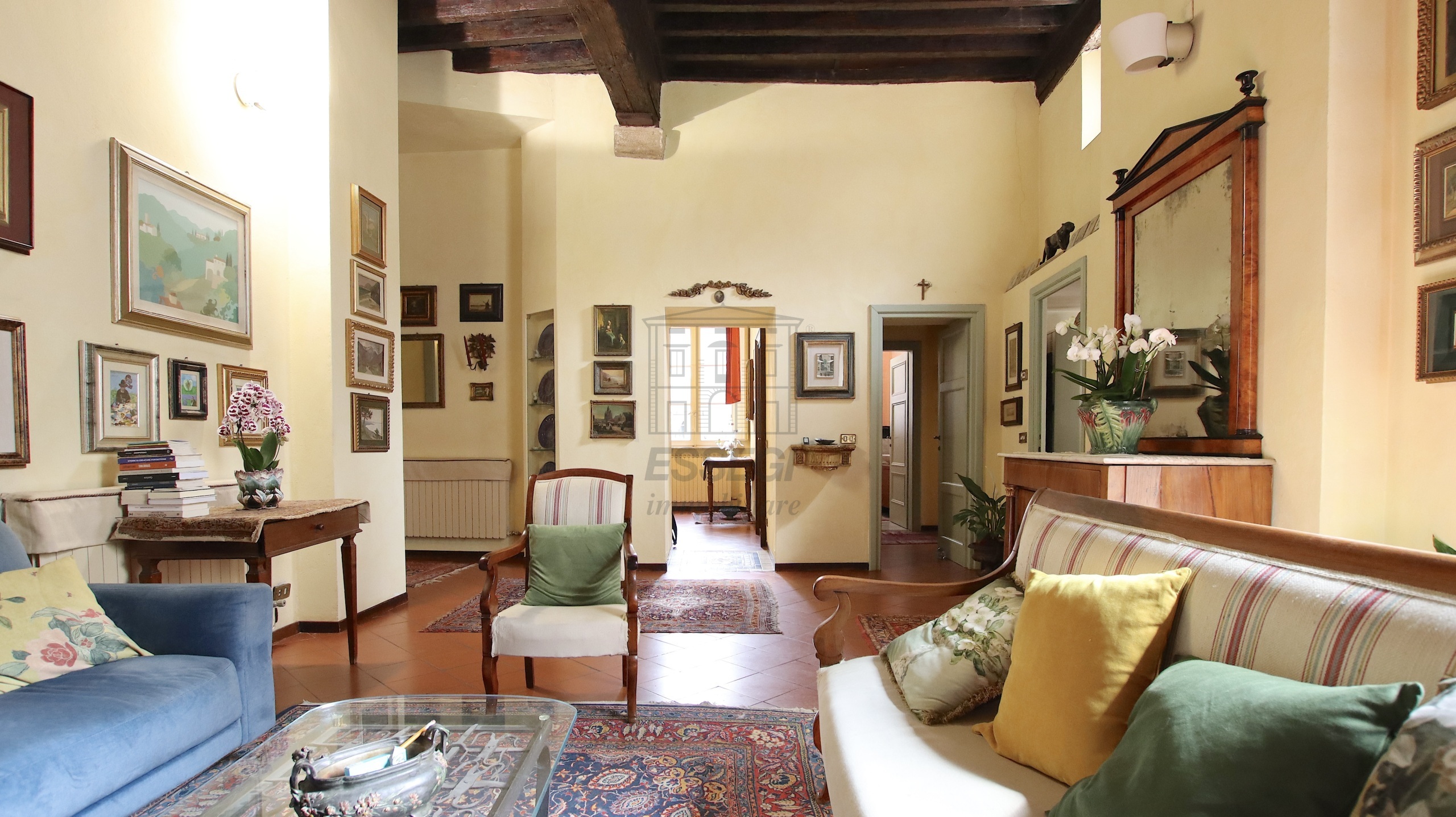 Appartamento con terrazzo in via buia, Lucca