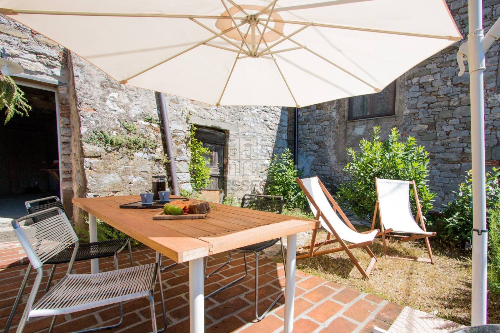 Casa indipendente con giardino in localit� carraia 7, Pescaglia