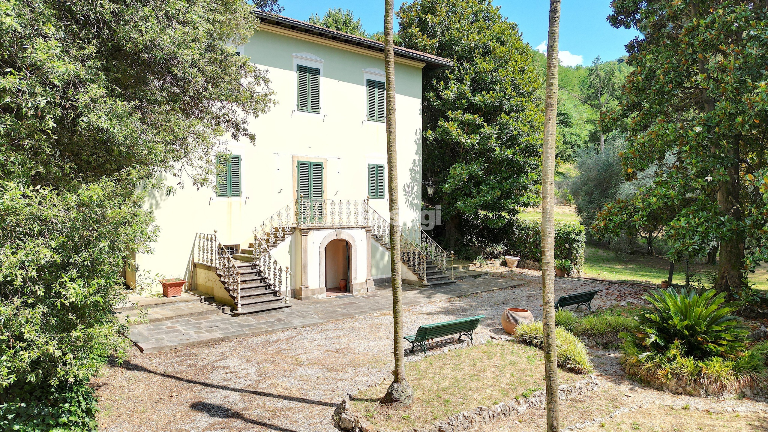 Villa con giardino, Lucca sud
