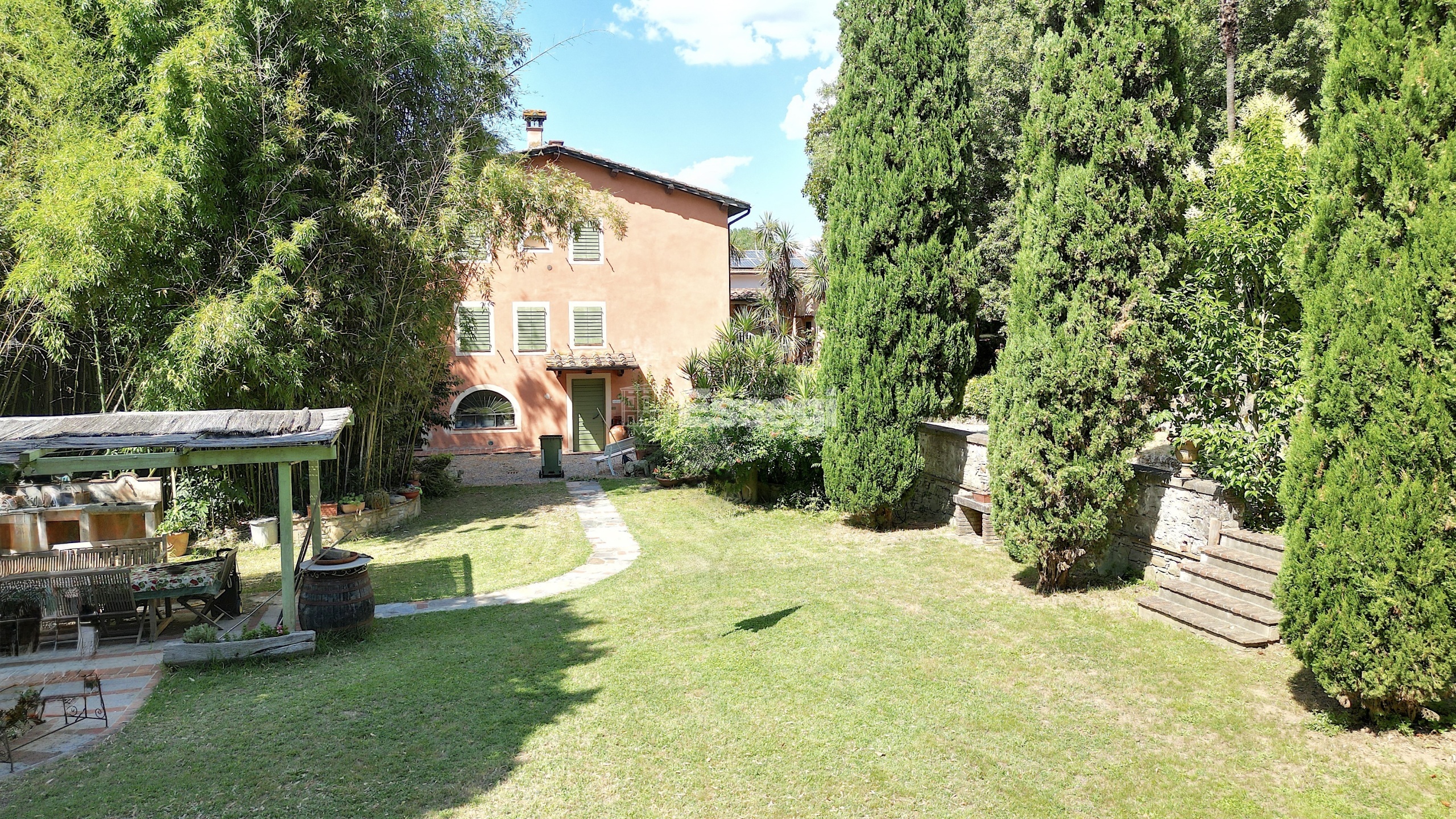 Villa con giardino, Lucca sud