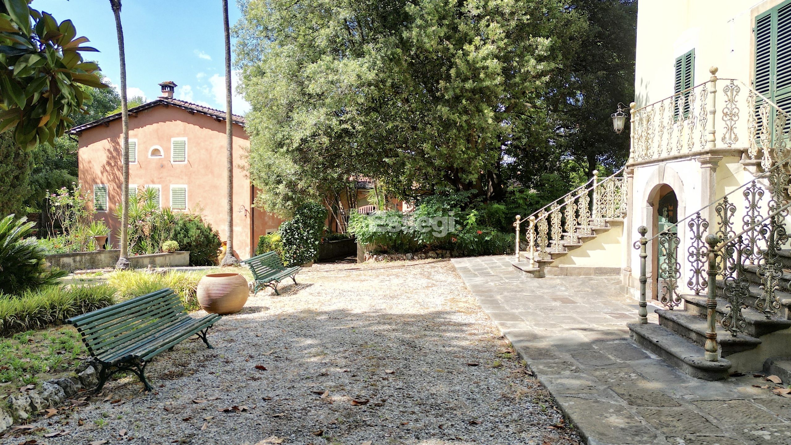 Villa con giardino, Lucca sud