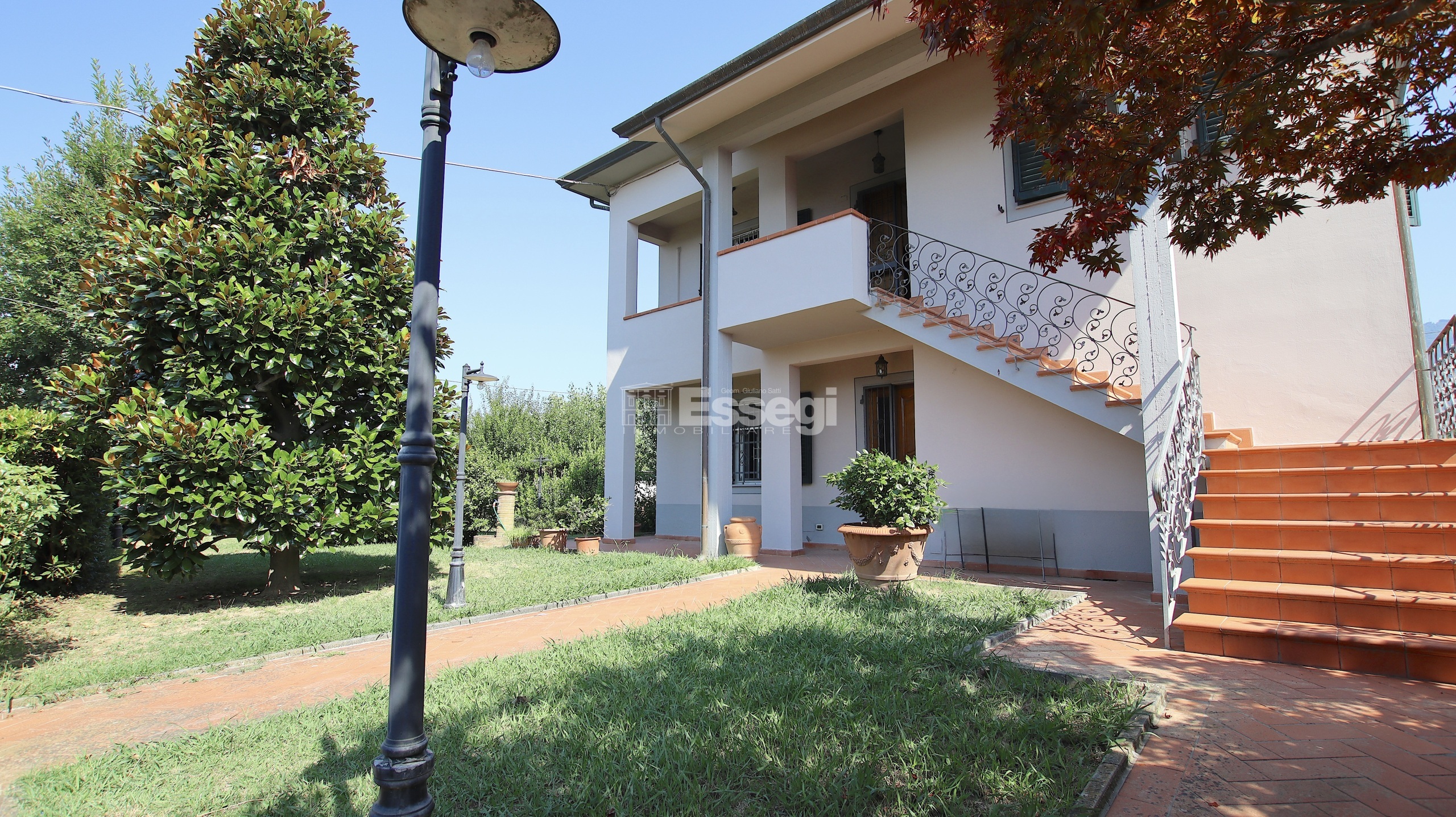 Villa con giardino in via del parco 49, Capannori