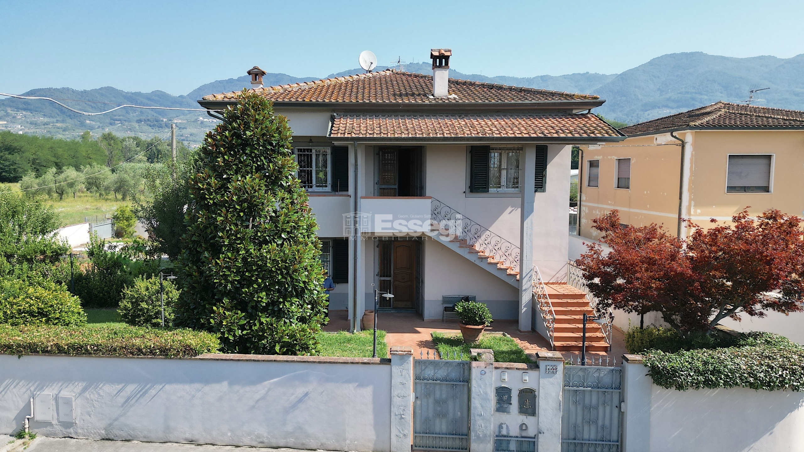 Villa con giardino in via del parco 49, Capannori