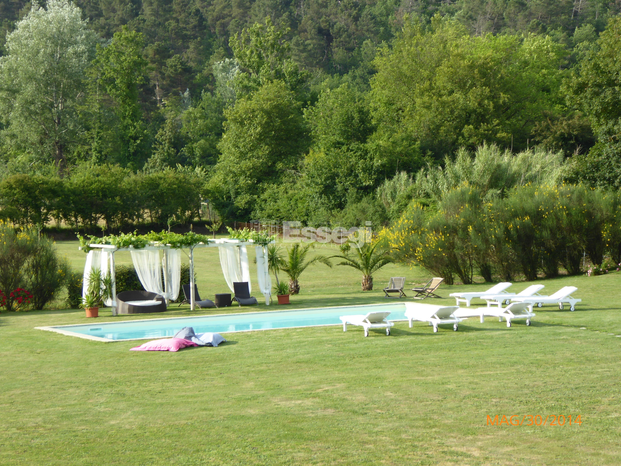 Villa con giardino in via di stabbiano, Lucca