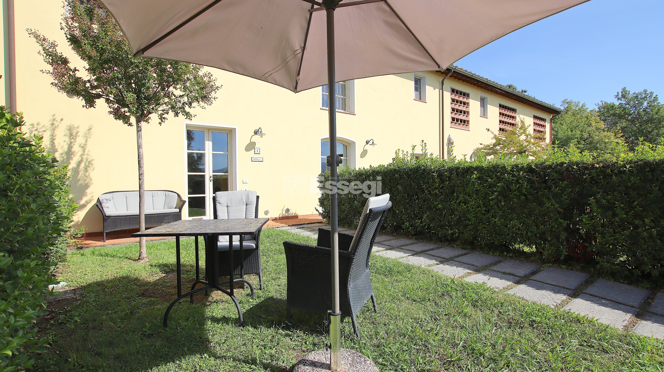 Villetta a schiera con giardino a Lucca