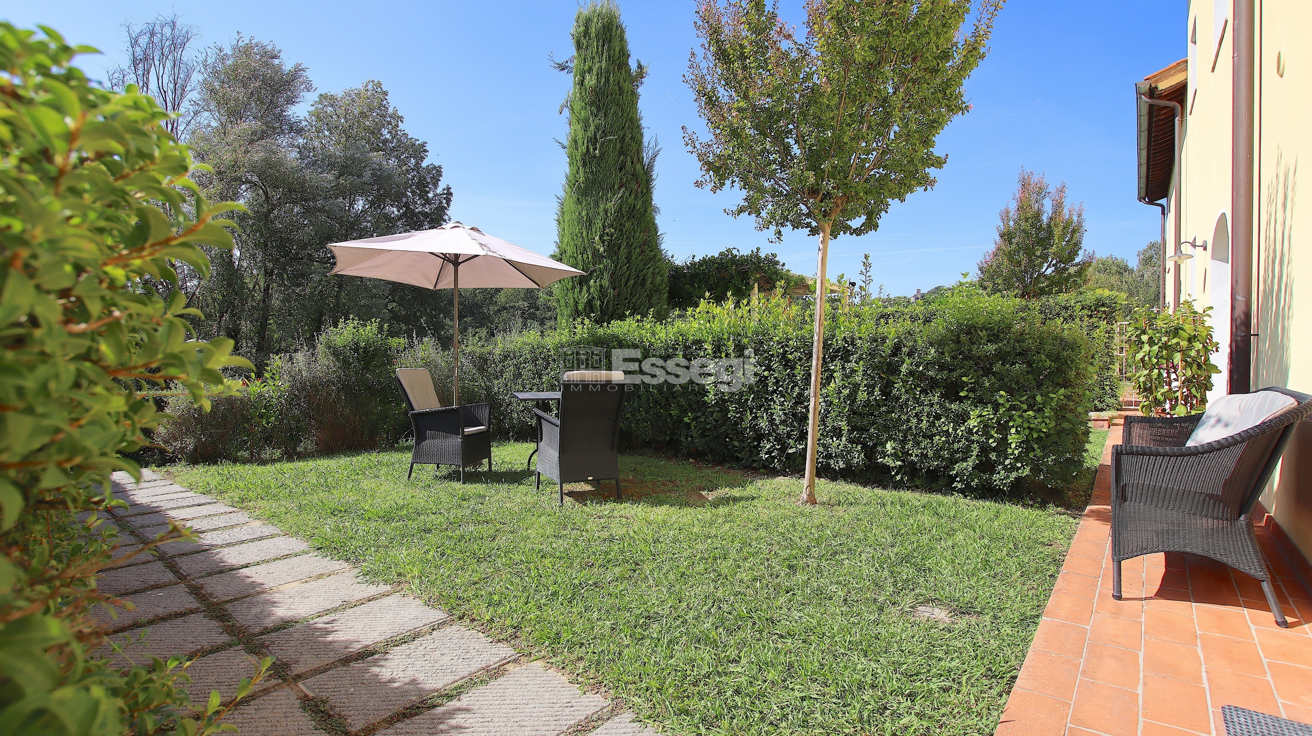 Villetta a schiera con giardino a Lucca