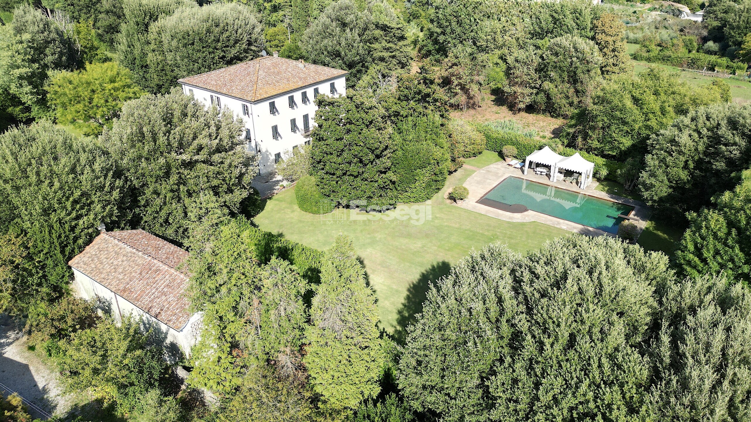 Villa con terrazzi in via del pino e cortacce 800, Lucca