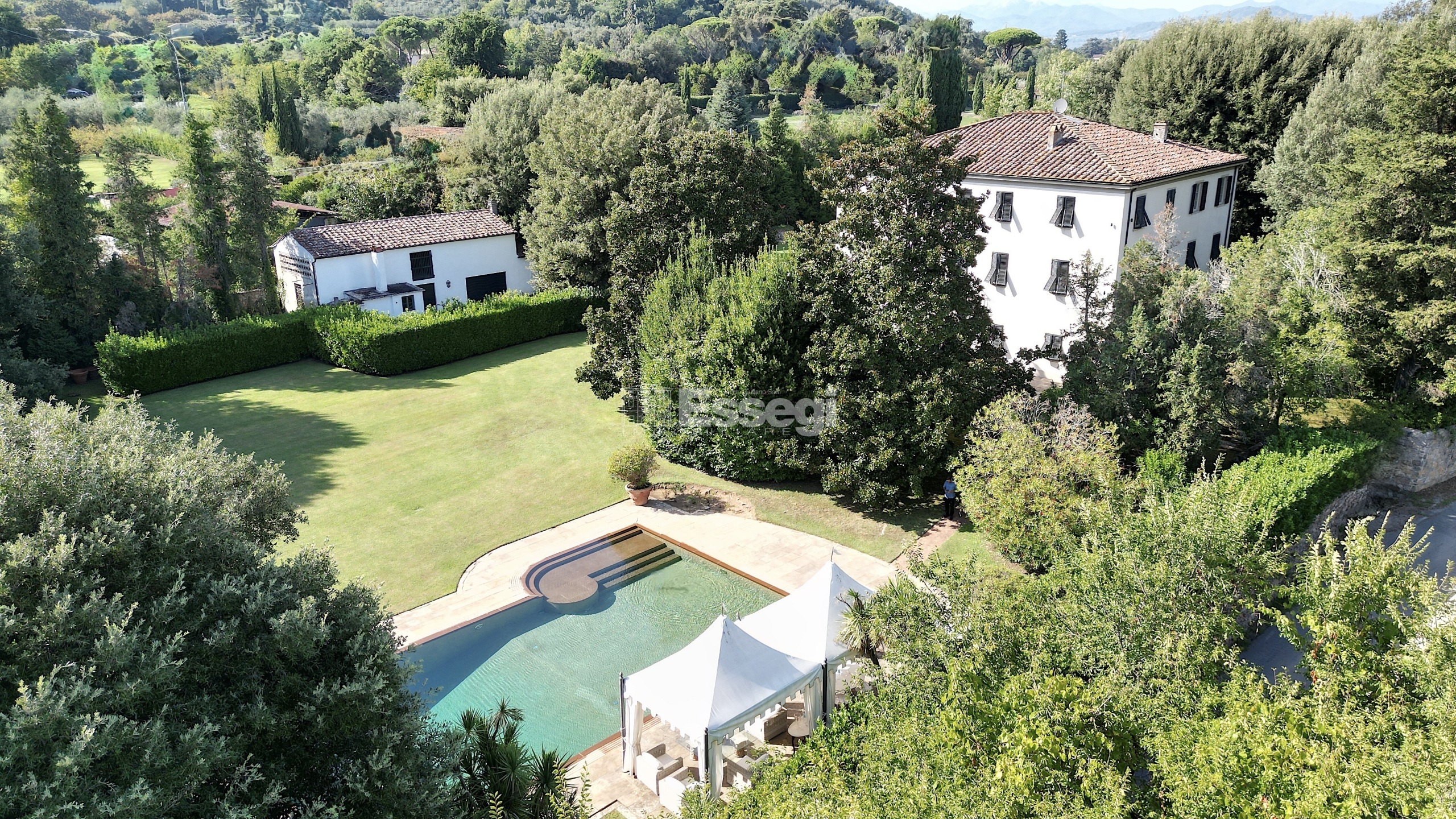Villa con terrazzi in via del pino e cortacce 800, Lucca