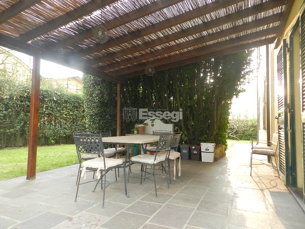 Villa con giardino in via di sorbano san concordio, Lucca