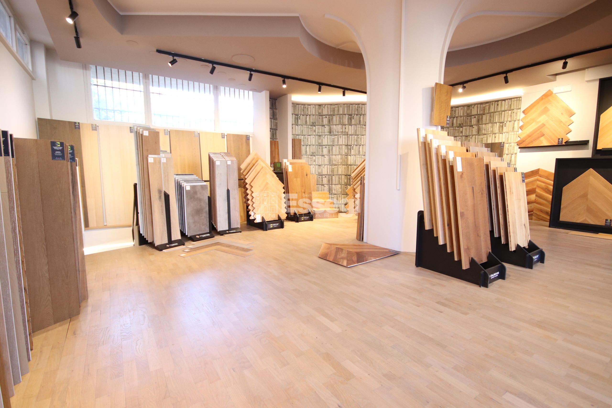 Locale commerciale in affitto in via barsanti e matteucci 21, Lucca