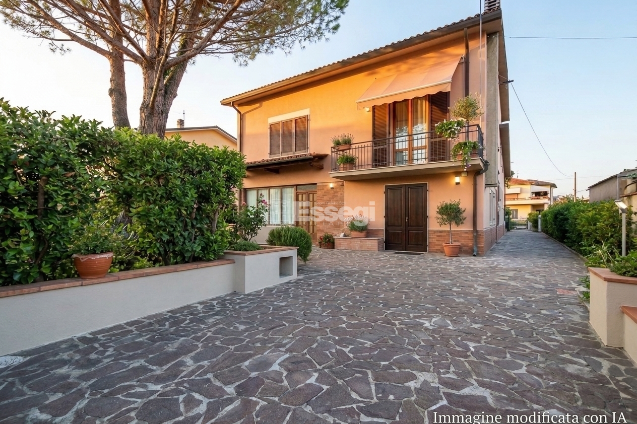 Villa con giardino in via di corte cesarini 33, Lucca