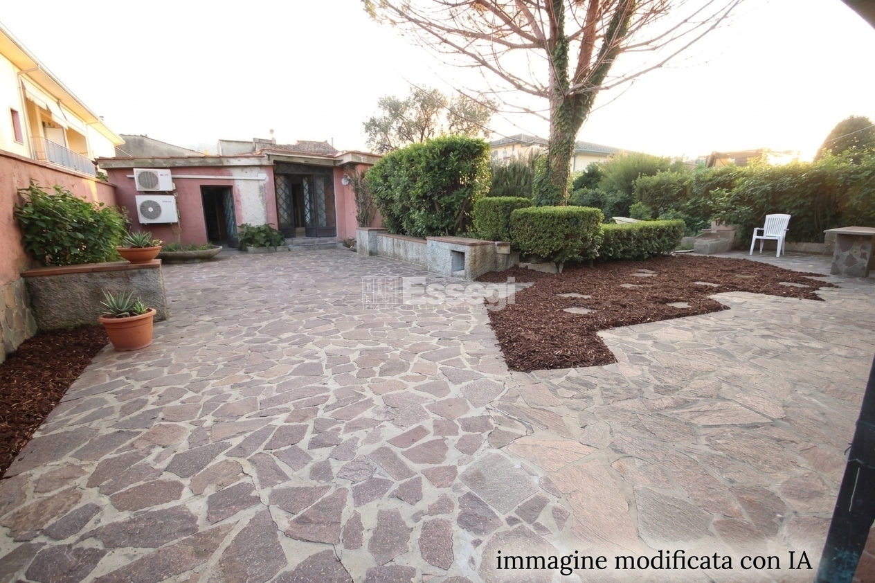 Villa con giardino in via di corte cesarini 33, Lucca