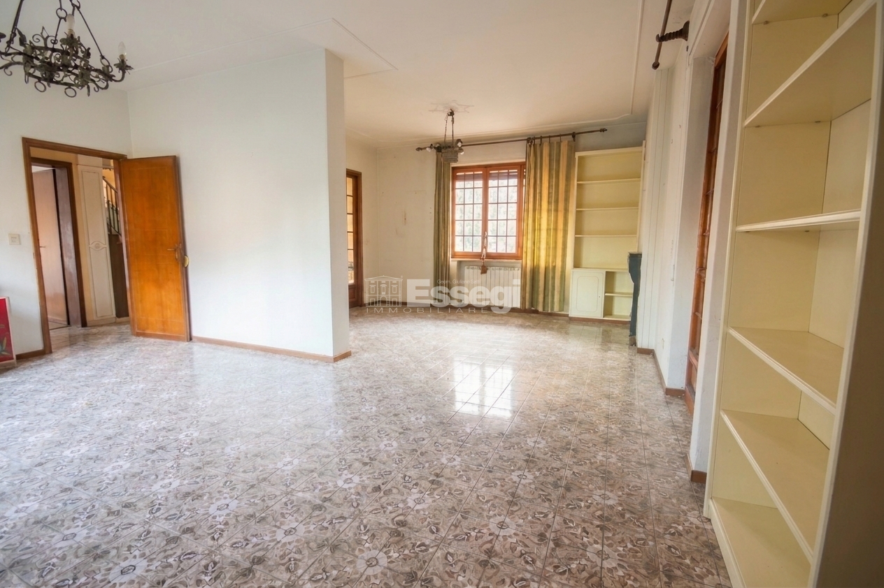 Villa con giardino in via di corte cesarini 33, Lucca
