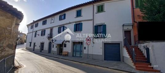 Locale commerciale in vendita a Carmignano