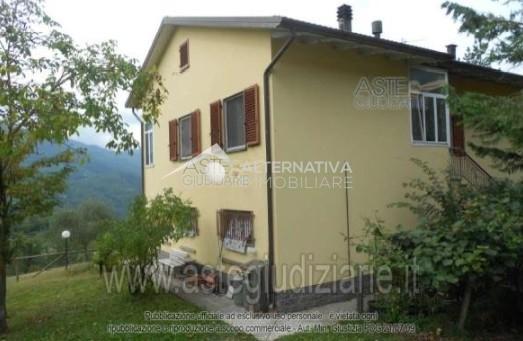 Casa indipendente con giardino a Sambuca Pistoiese