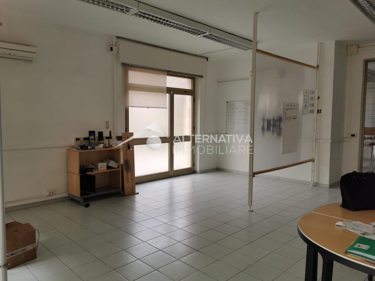 Locale commerciale in affitto, Pisa porta a lucca