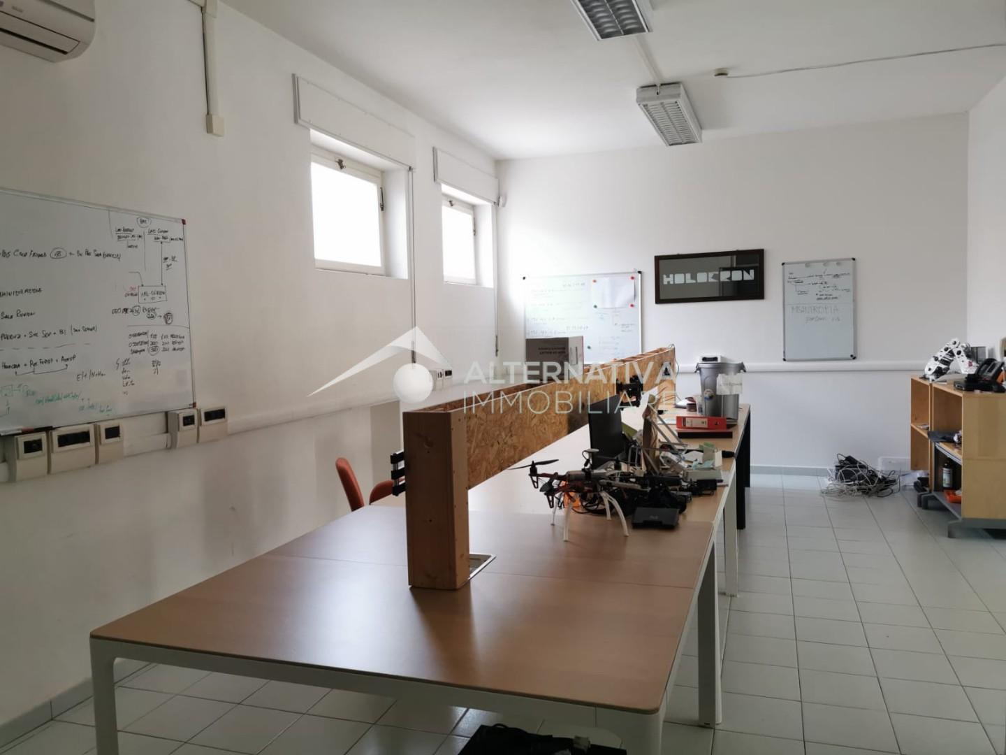 Locale commerciale in affitto, Pisa porta a lucca