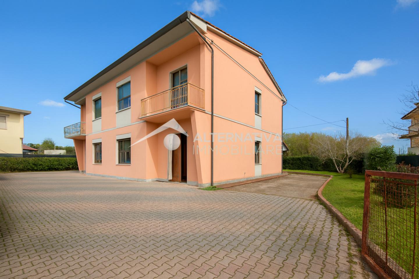 Casa indipendente con giardino a Bientina