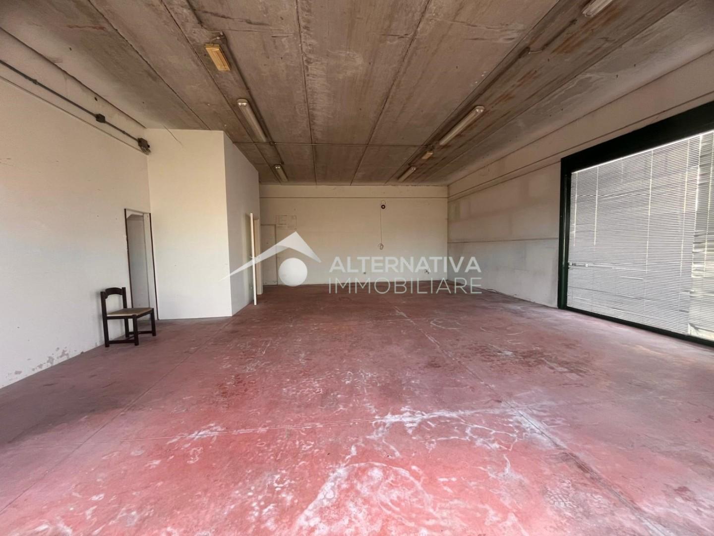 Capannone in affitto a Cascina