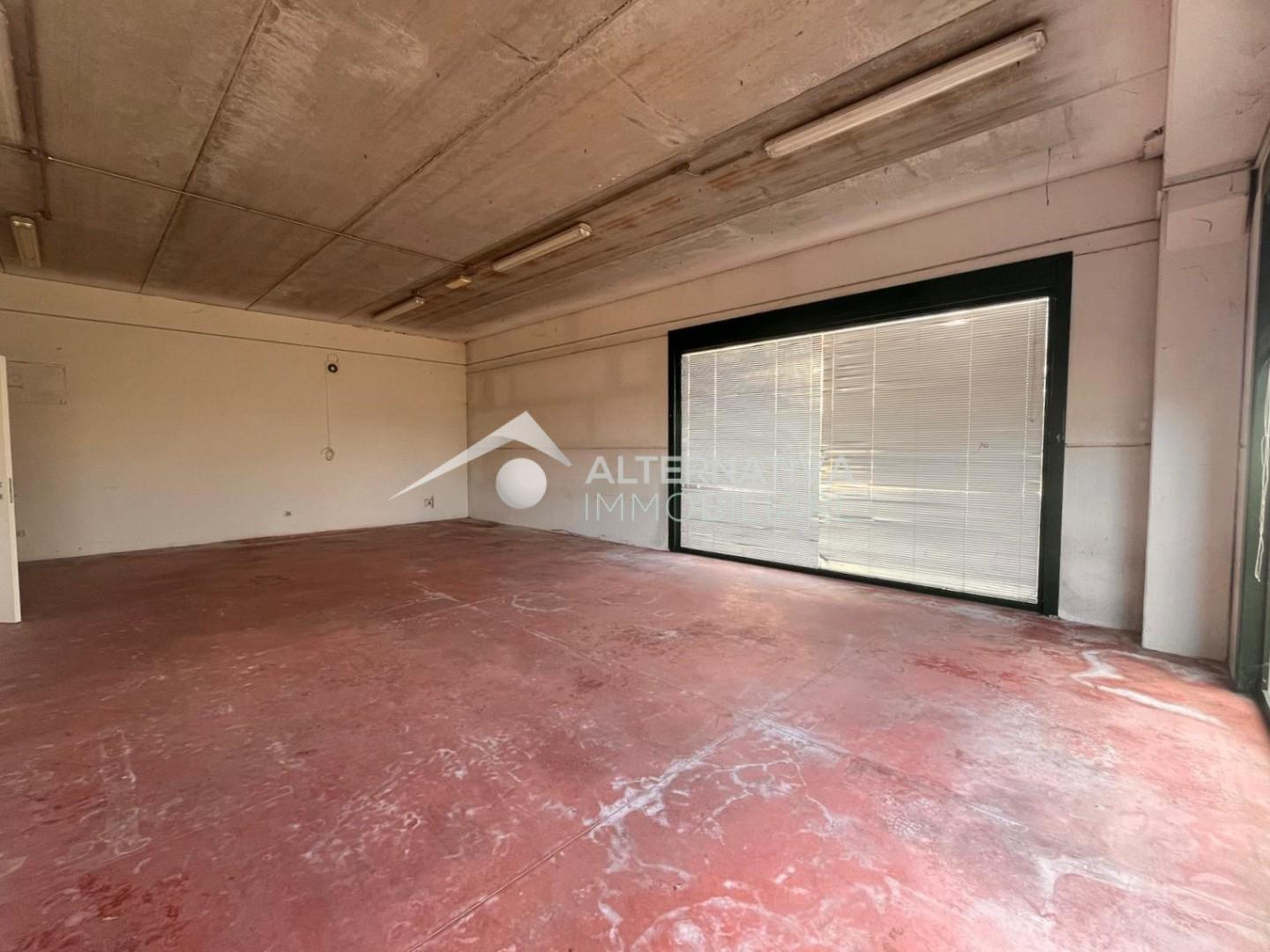 Capannone in affitto a Cascina