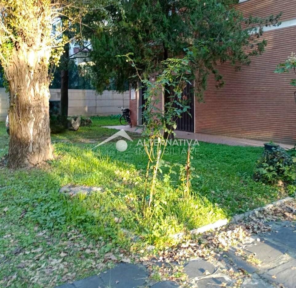 Locale commerciale da ristrutturare a Pietrasanta