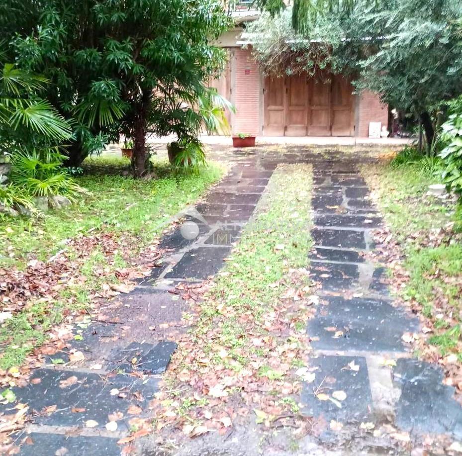 Locale commerciale da ristrutturare a Pietrasanta