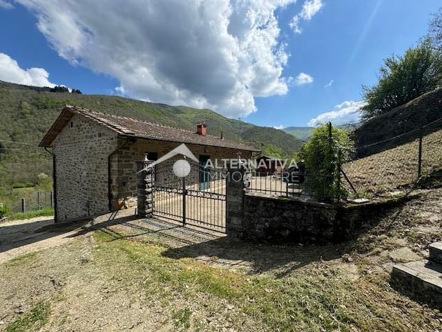 Casa indipendente con giardino, Castel San Niccol� cetica