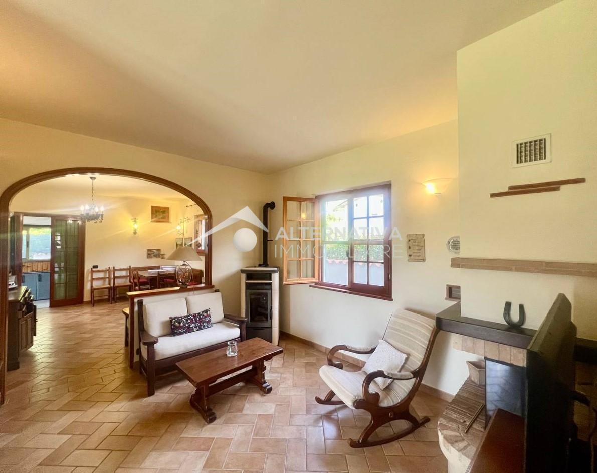 Villa Bifamiliare con giardino, Camaiore marignana