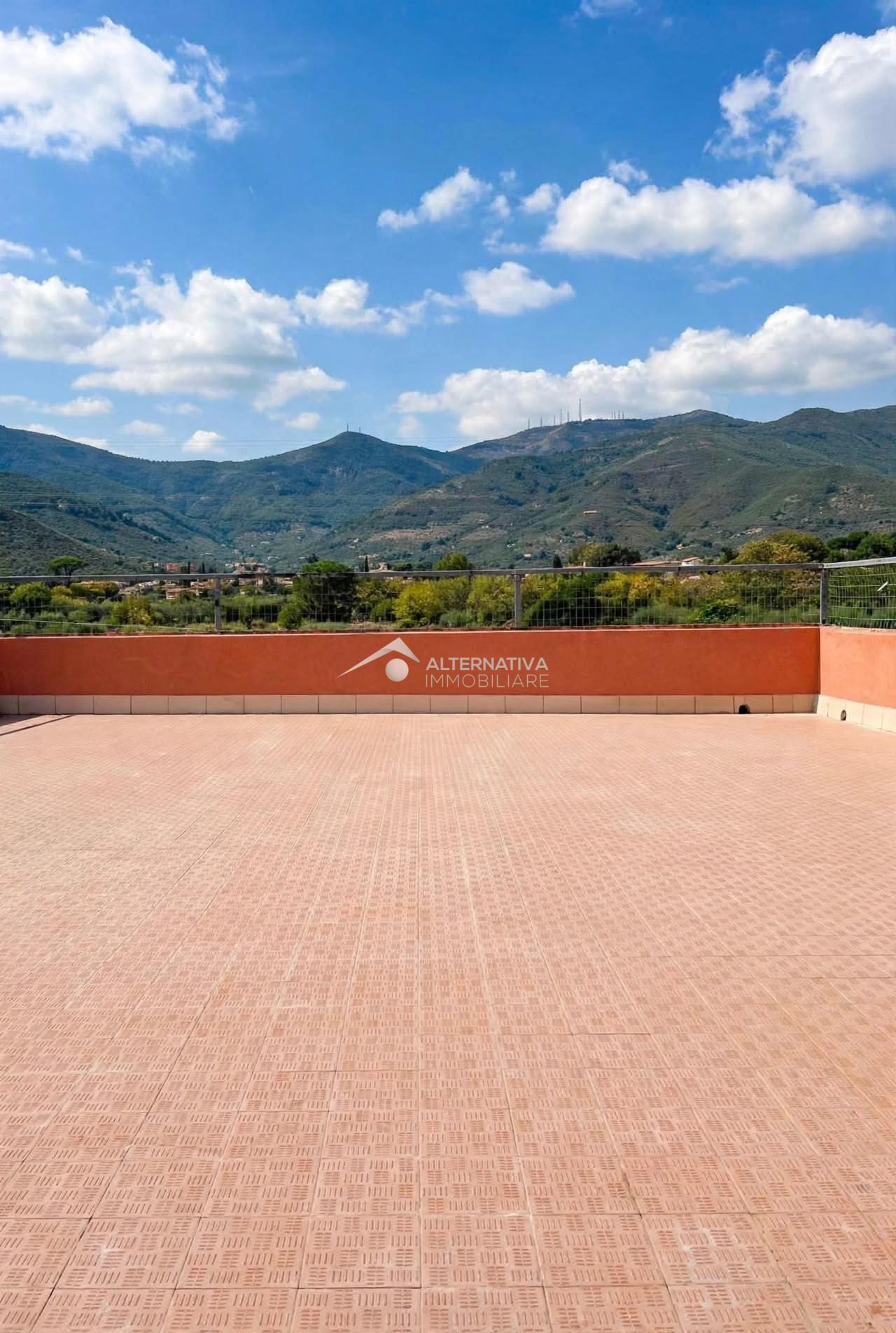 Trilocale con terrazzi a Calci